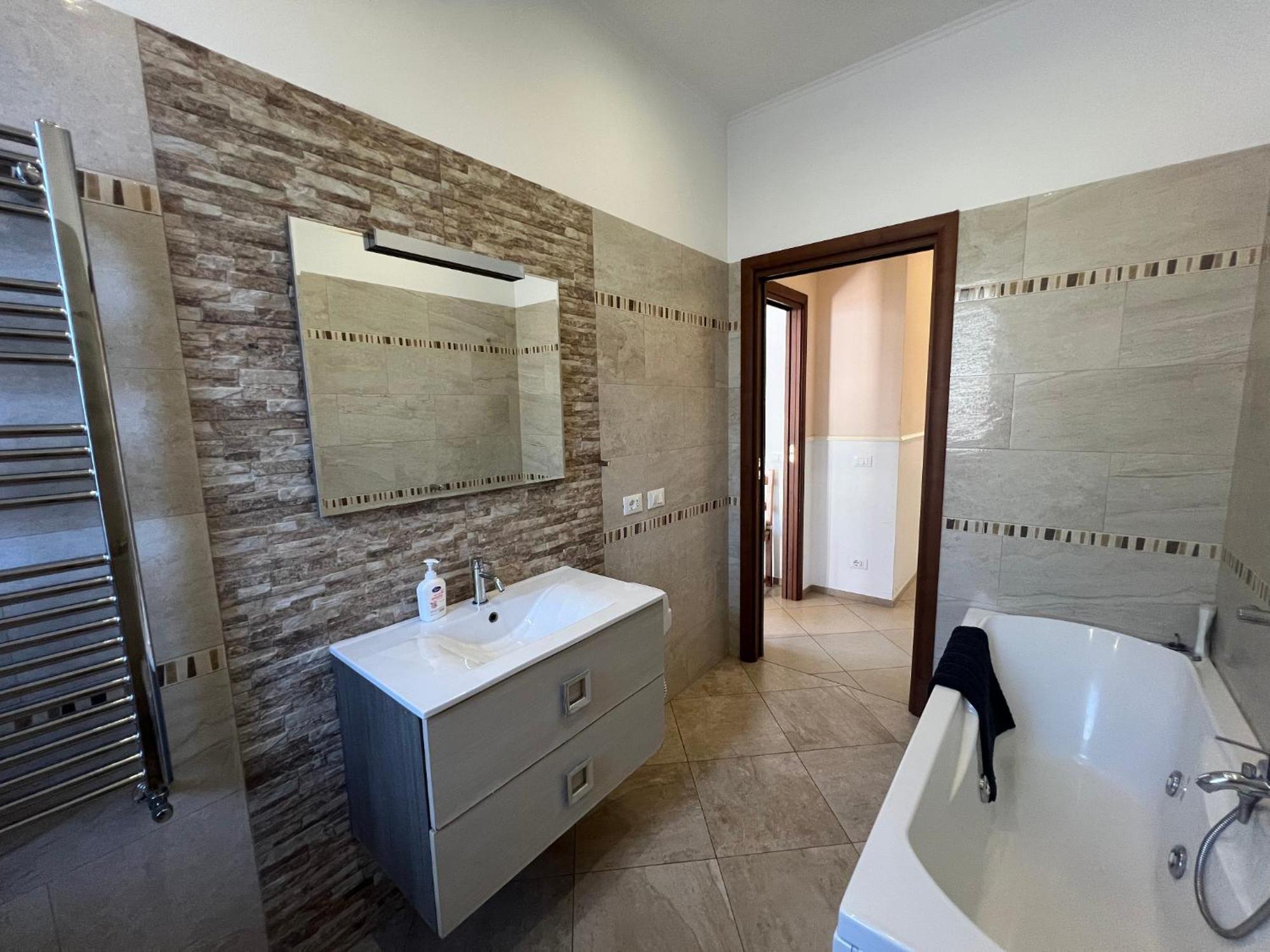 -5 Min From Bus Stop-Free Parking Appartement